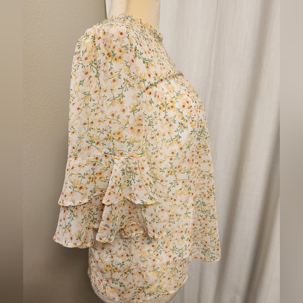 Floral Ruffle Sleeve Blouse - Picture 5 of 13